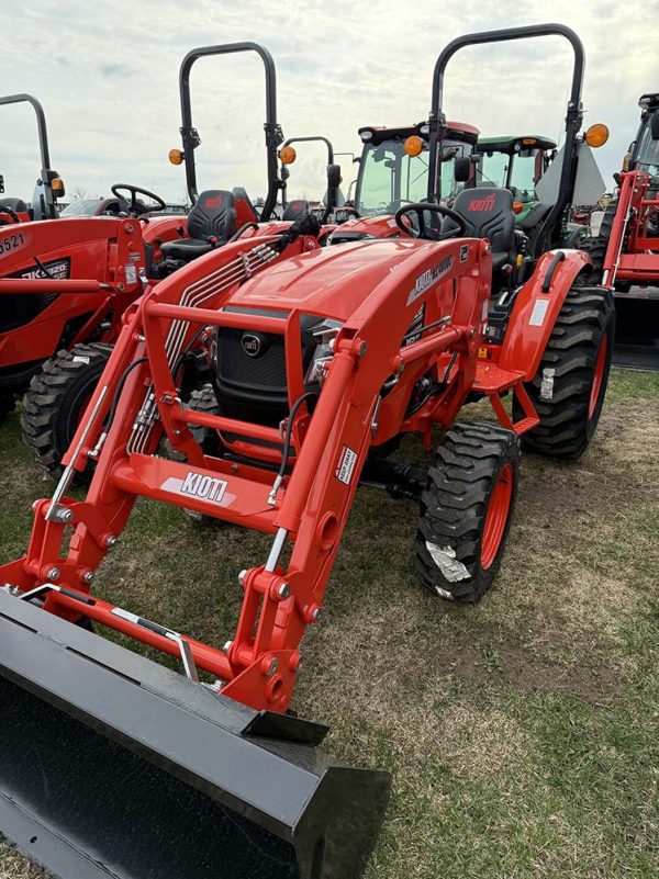 Kioti CK 2620 with loader