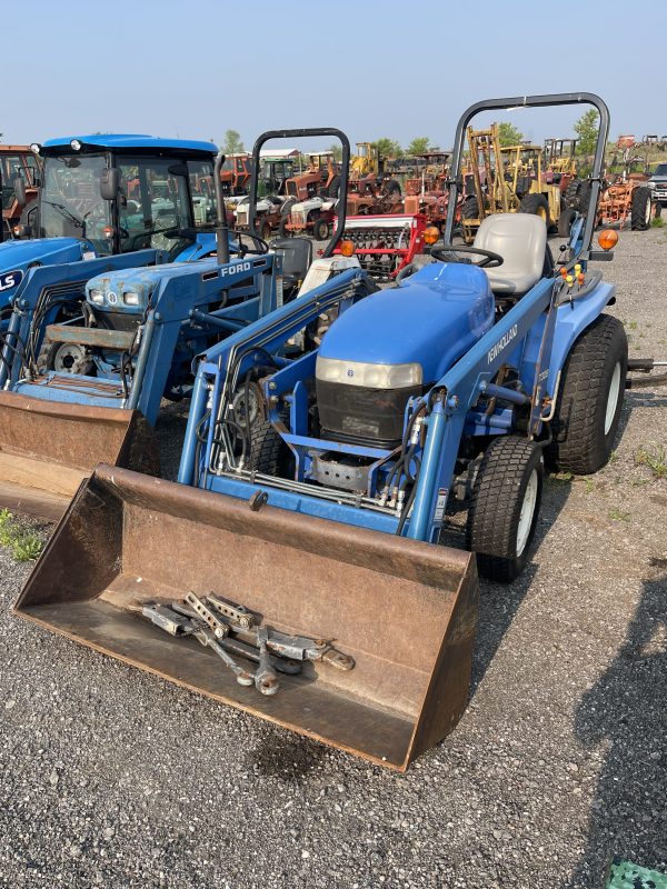 New Holland TC33 Tractor & backhoe - Image 2