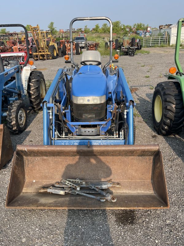 New Holland TC33 Tractor & backhoe - Image 3
