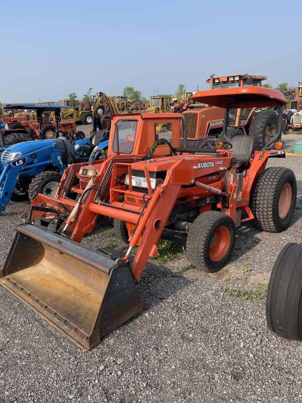 Kubota L3710