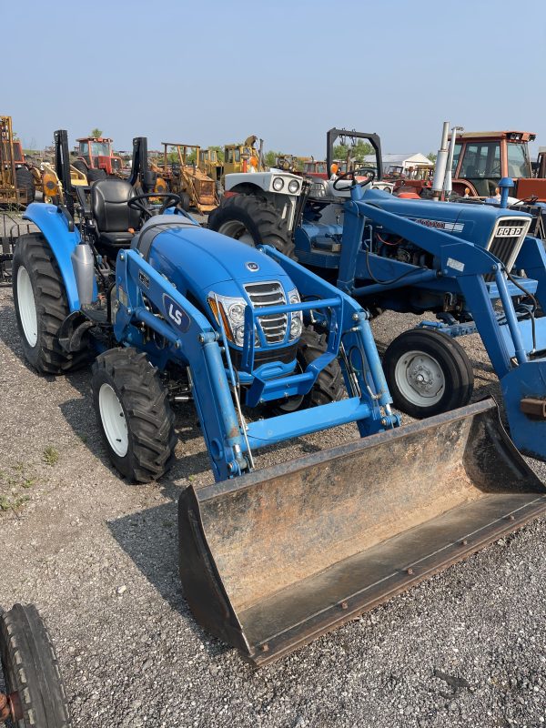 LS XR4155 Tractor - Image 3